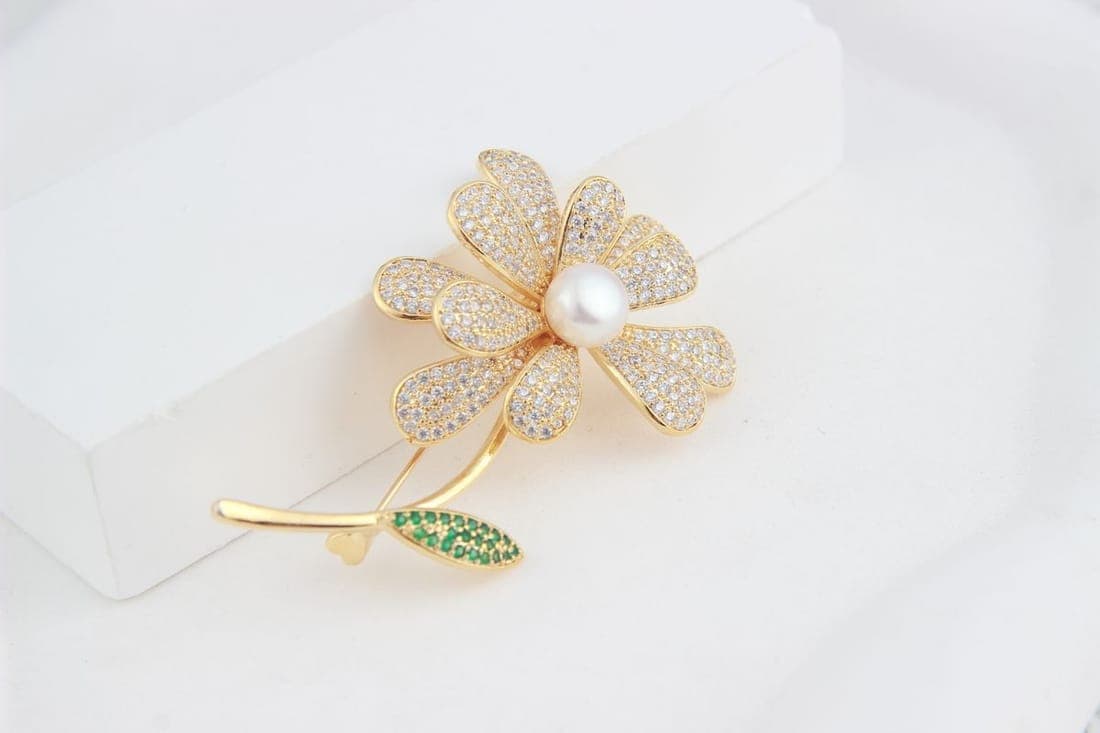 Brooches & Pins