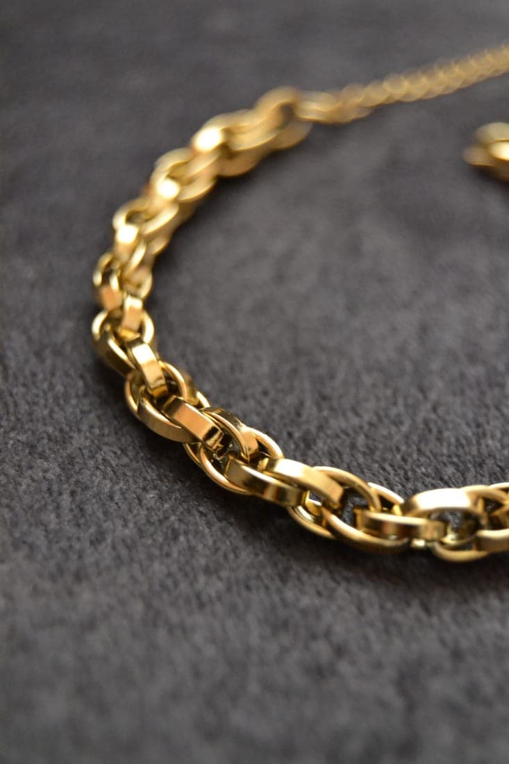 Necklaces & Chains